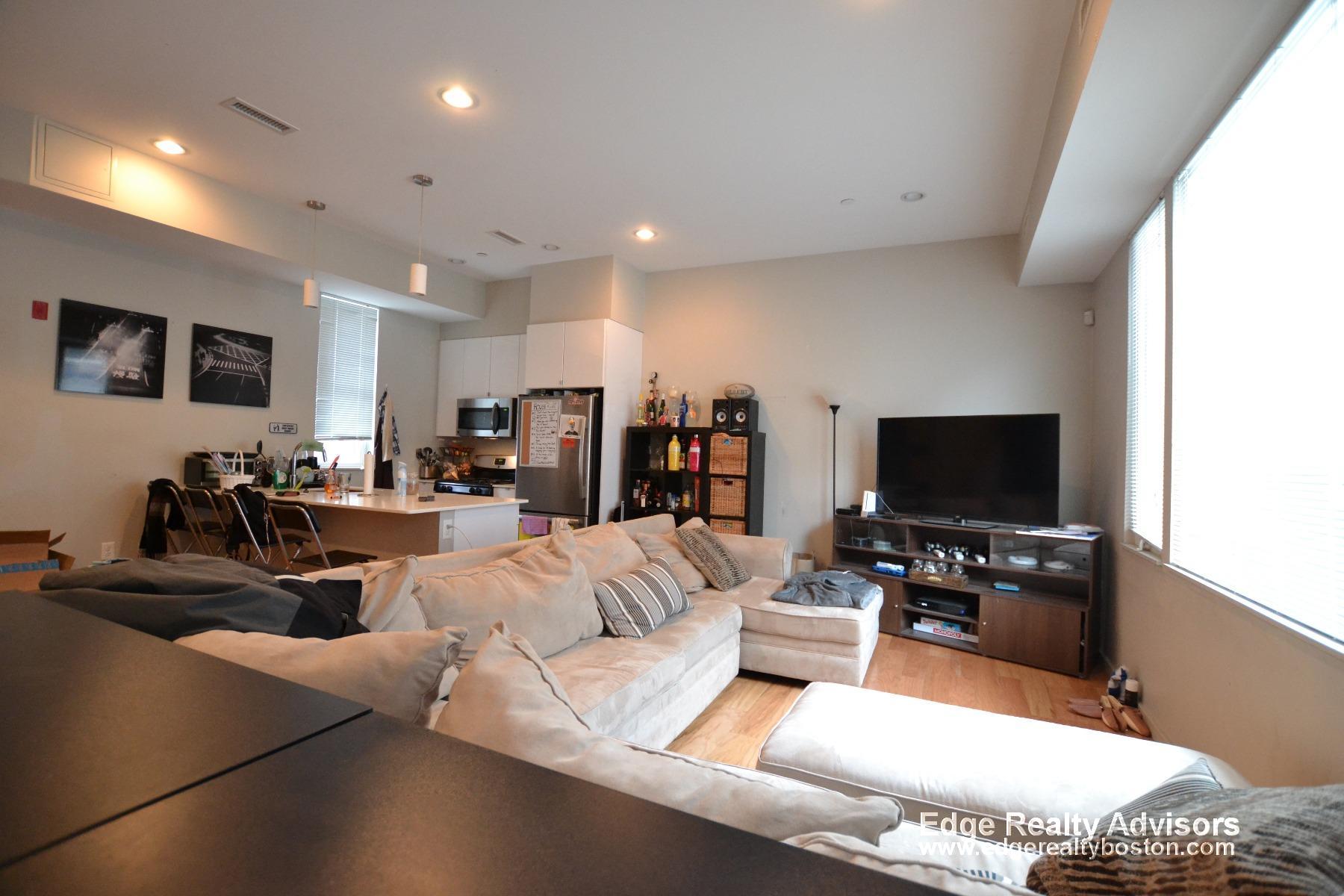 4 bed, 2.5 bath apartment for rent at 47 Glenville Ave Unit 1, Allston — photo 2 of 7
