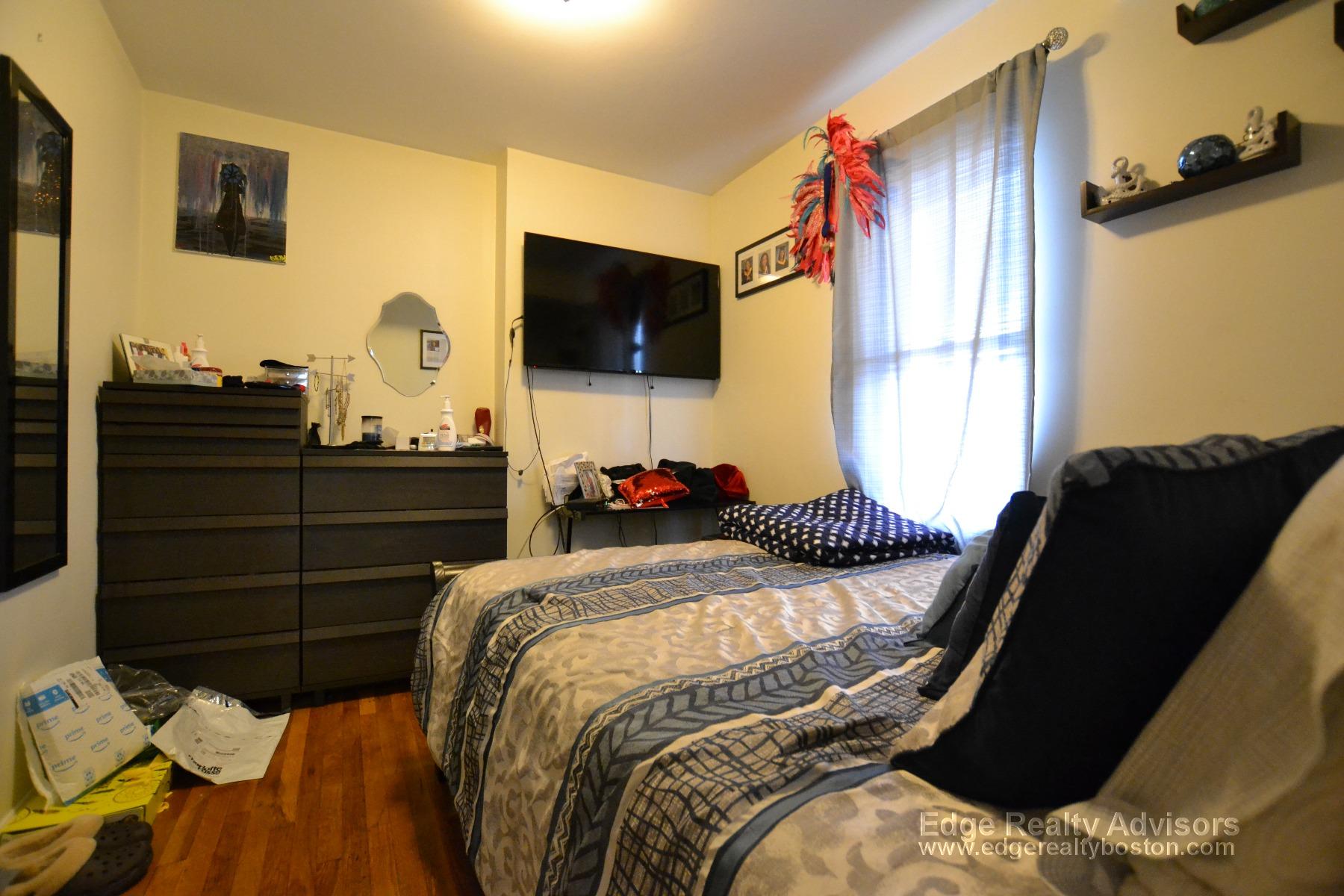 3 bed, 2 bath apartment for rent at 210 Arlington St Unit 1, Watertown — photo 4 of 9