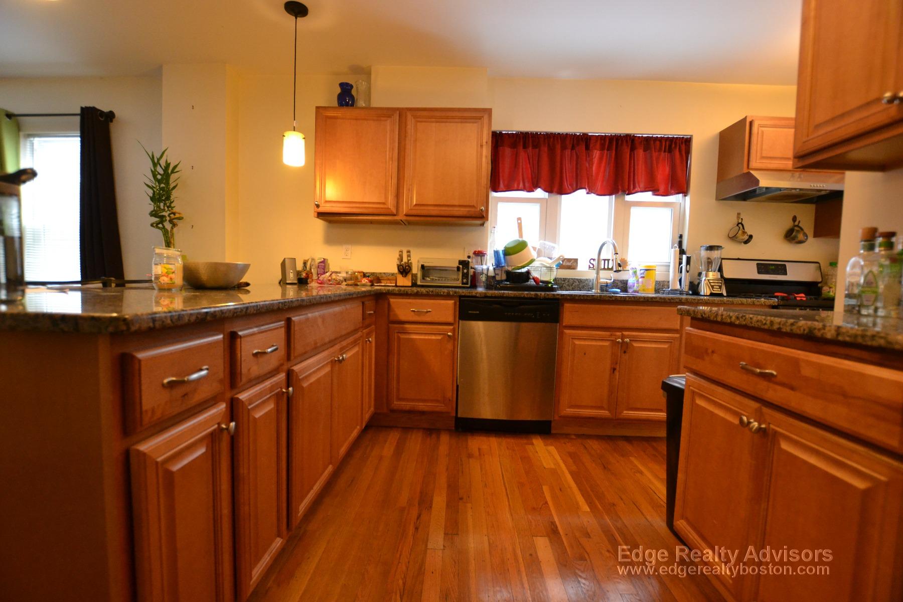 3 bed, 2 bath apartment for rent at 210 Arlington St Unit 1, Watertown — photo 1 of 9
