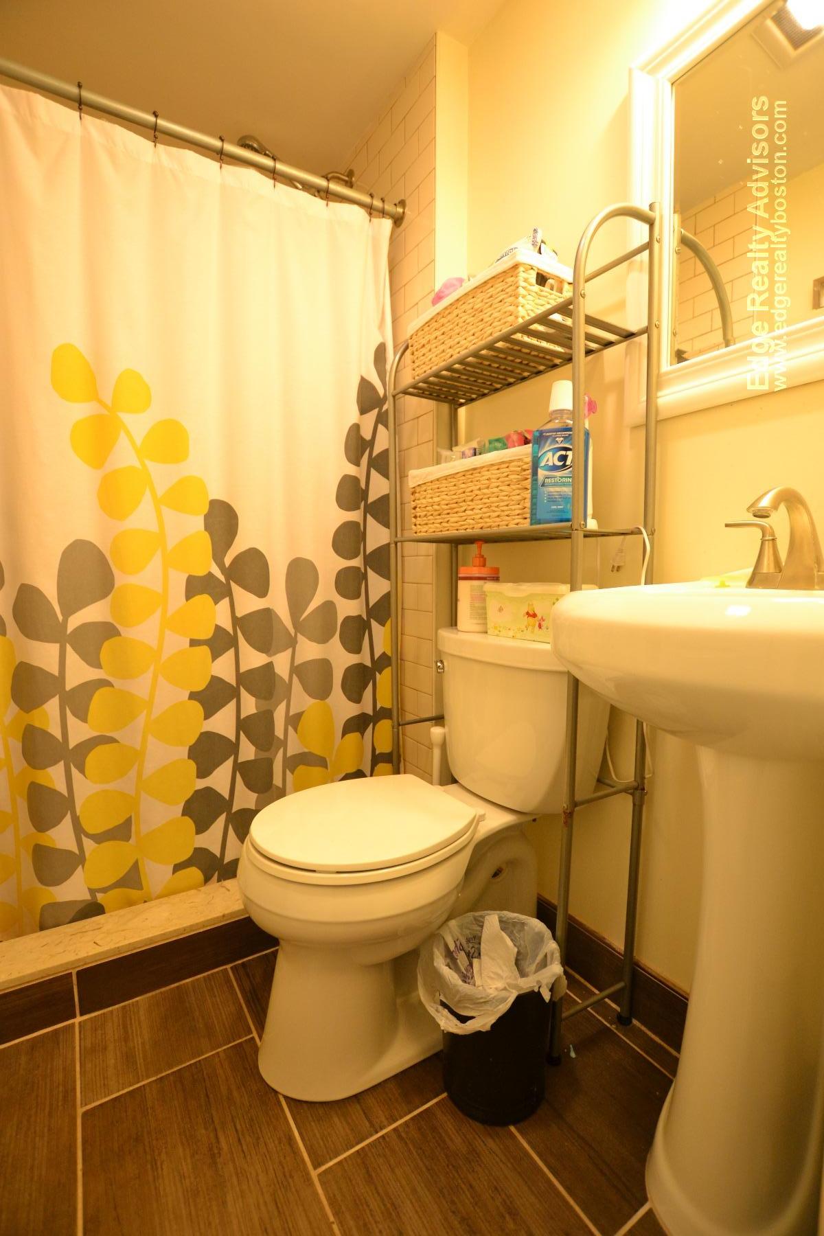 3 bed, 2 bath apartment for rent at 210 Arlington St Unit 1, Watertown — photo 8 of 9