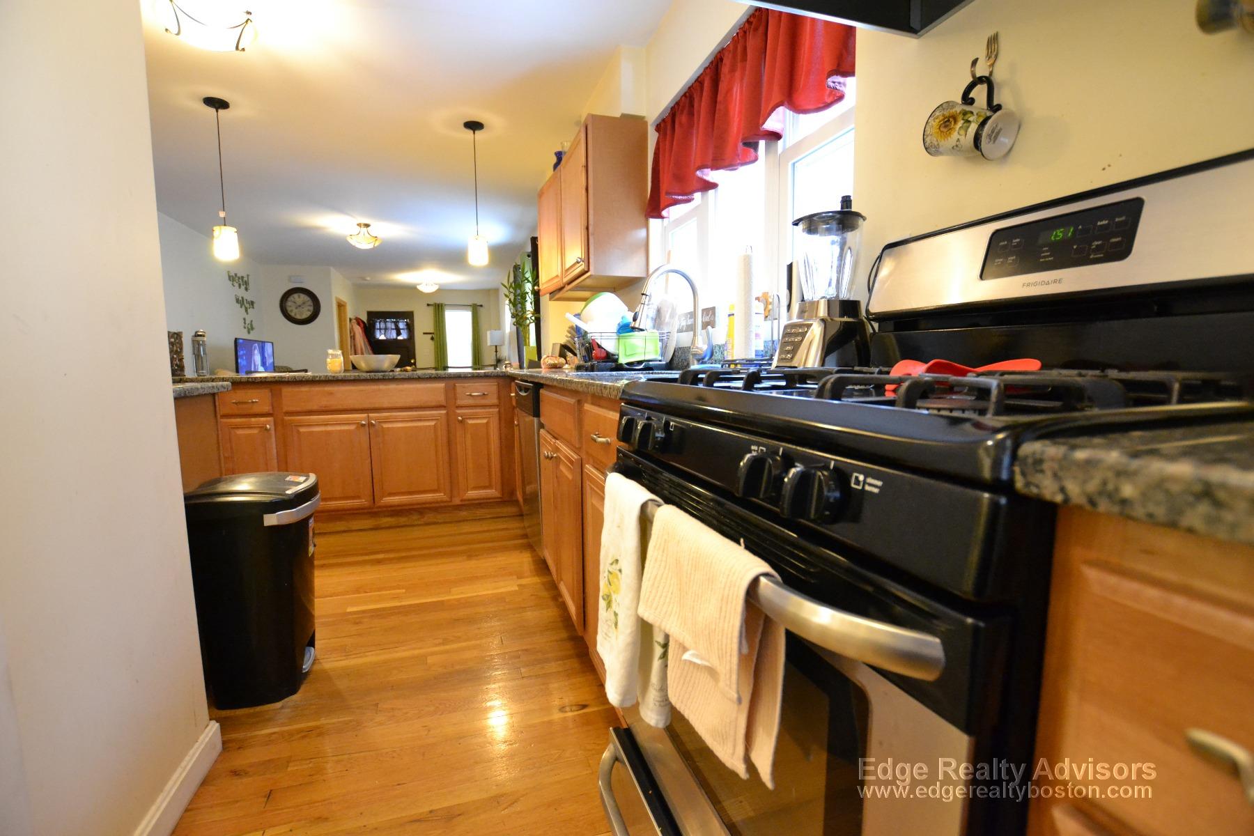 3 bed, 2 bath apartment for rent at 210 Arlington St Unit 1, Watertown — photo 7 of 9