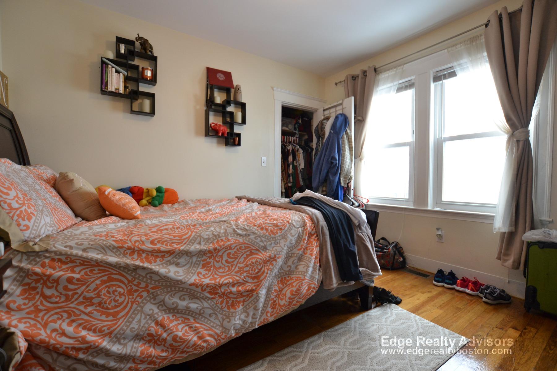 3 bed, 2 bath apartment for rent at 210 Arlington St Unit 1, Watertown — photo 6 of 9