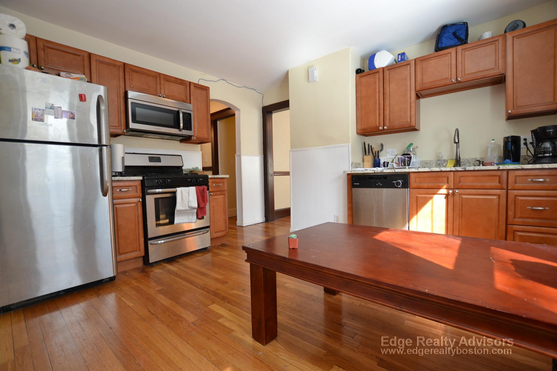 3 bed, 1 bath apartment for rent at 7 Bostonia Ave Unit 1, Brighton — photo 1 of 16