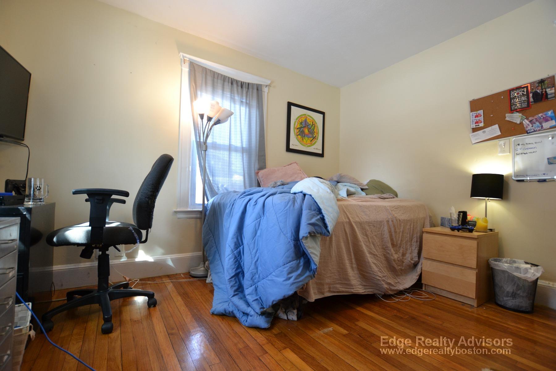 3 bed, 1 bath apartment for rent at 7 Bostonia Ave Unit 1, Brighton — photo 4 of 16