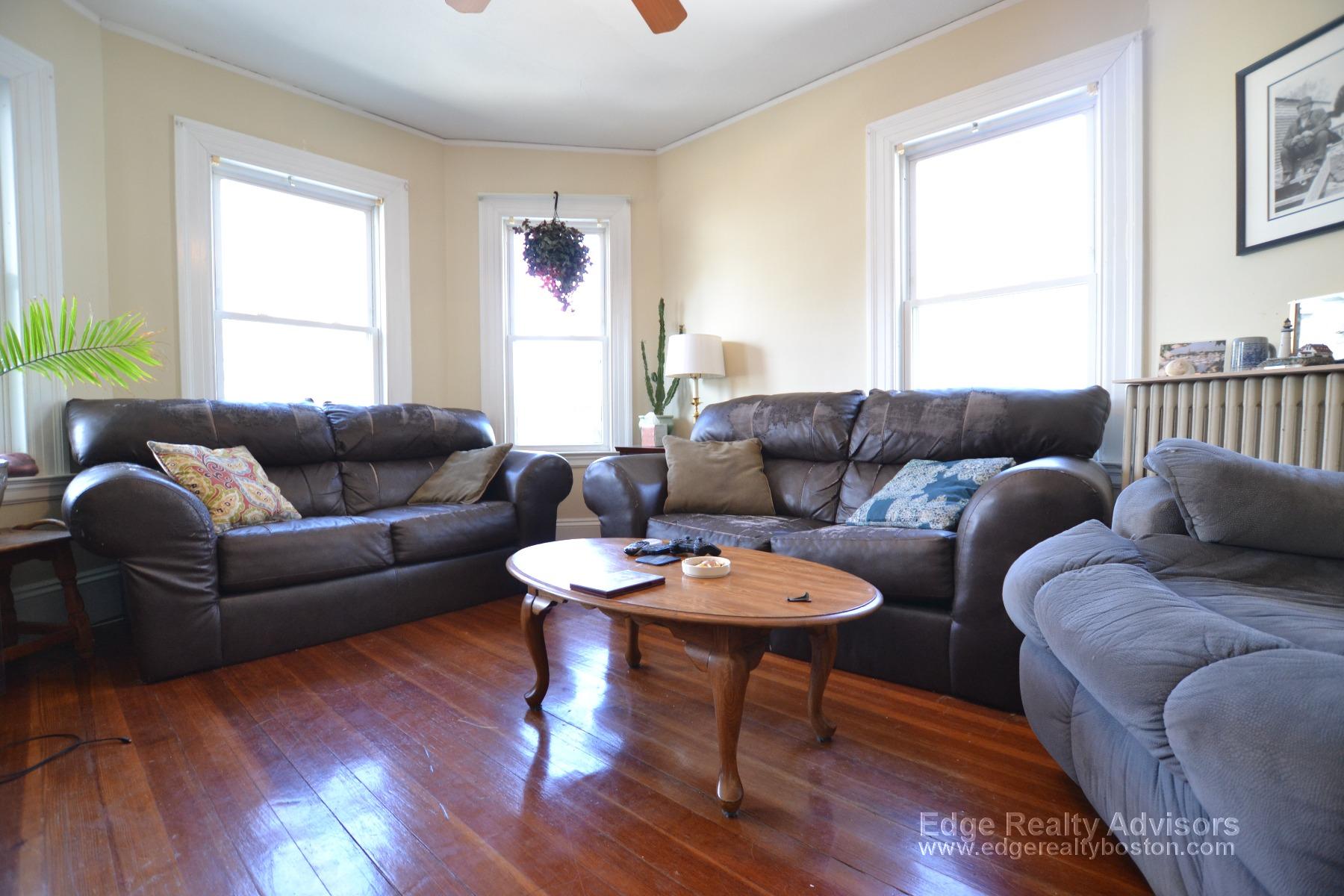 5 bed, 2 bath apartment for rent at 77 Leicester St Unit 2, Brighton — photo 5 of 15