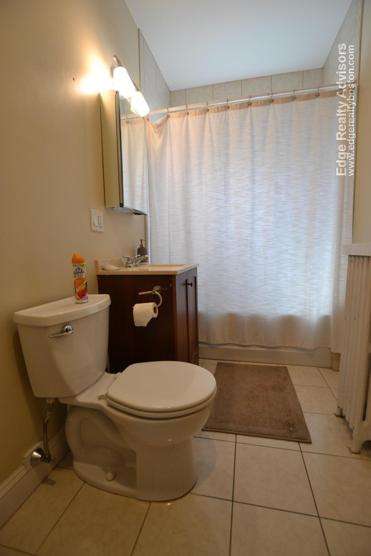5 bed, 2 bath apartment for rent at 77 Leicester St Unit 2, Brighton — photo 3 of 15