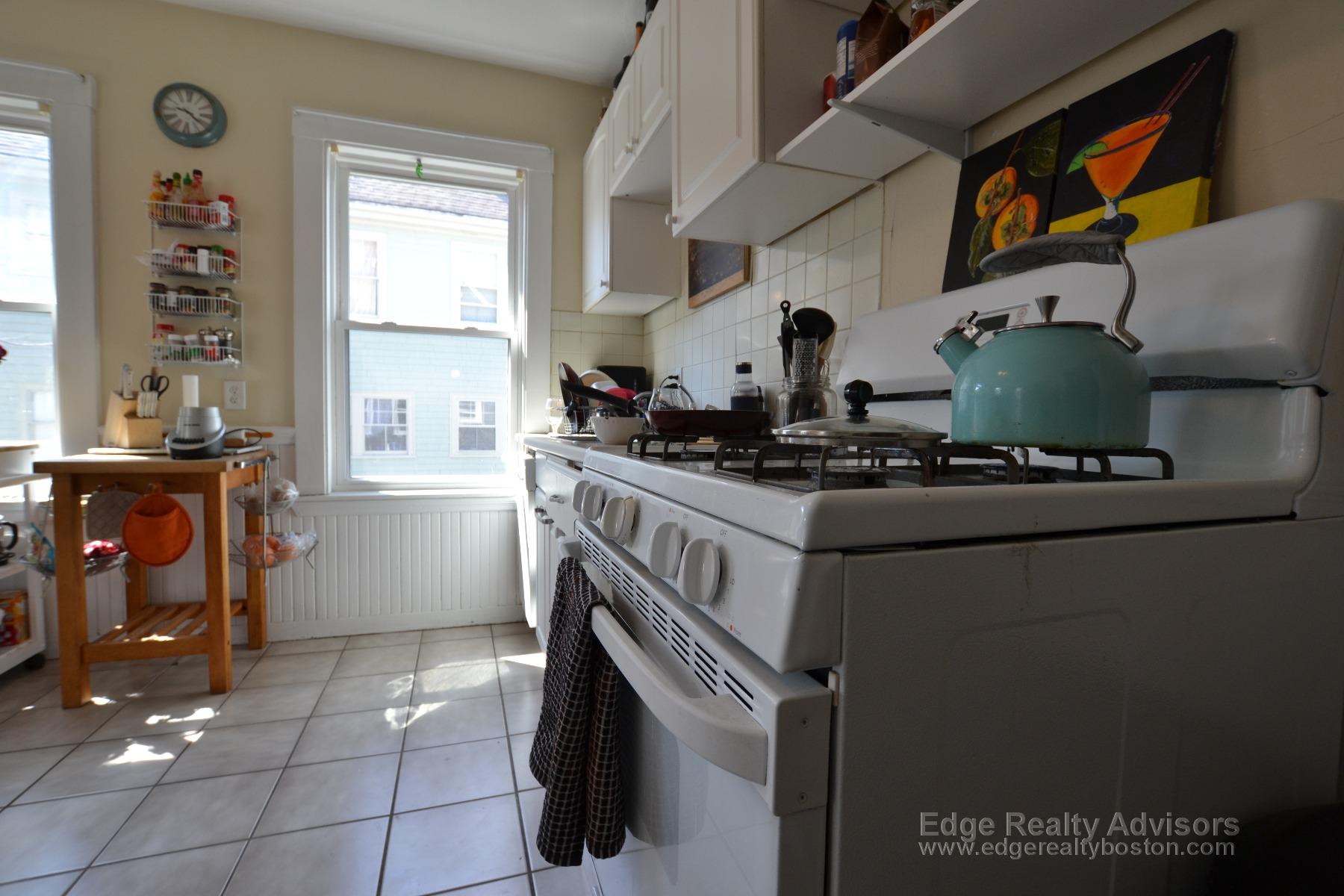 5 bed, 2 bath apartment for rent at 77 Leicester St Unit 2, Brighton — photo 2 of 15