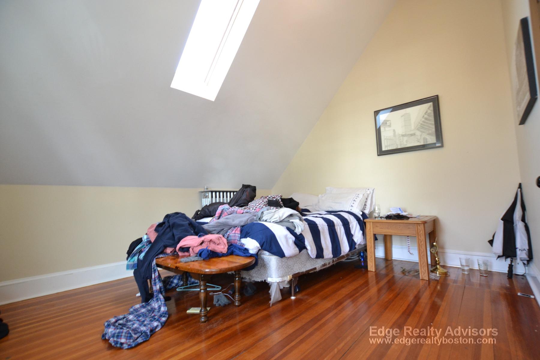 5 bed, 2 bath apartment for rent at 77 Leicester St Unit 2, Brighton — photo 12 of 15