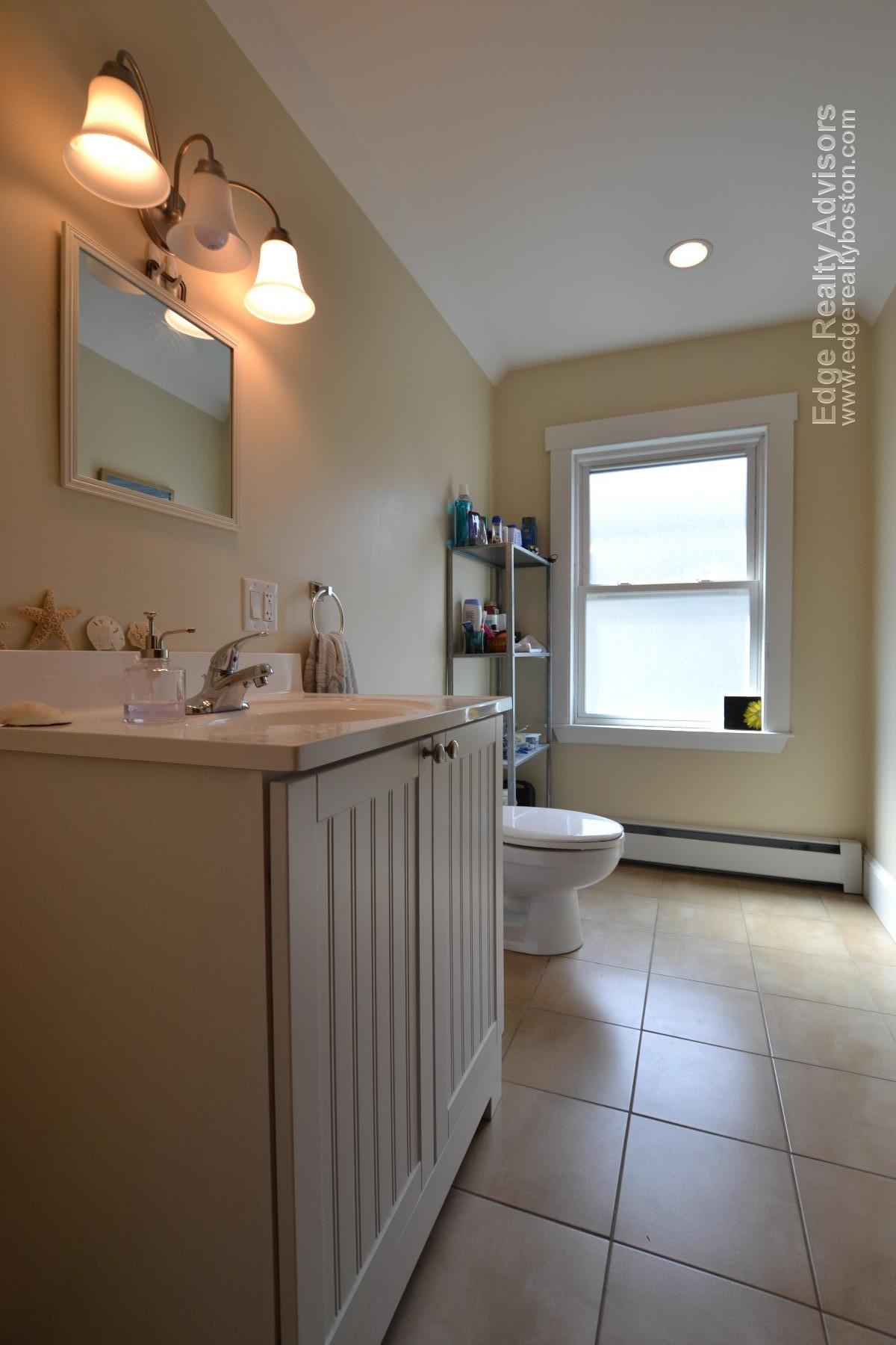 5 bed, 2 bath apartment for rent at 77 Leicester St Unit 2, Brighton — photo 14 of 15