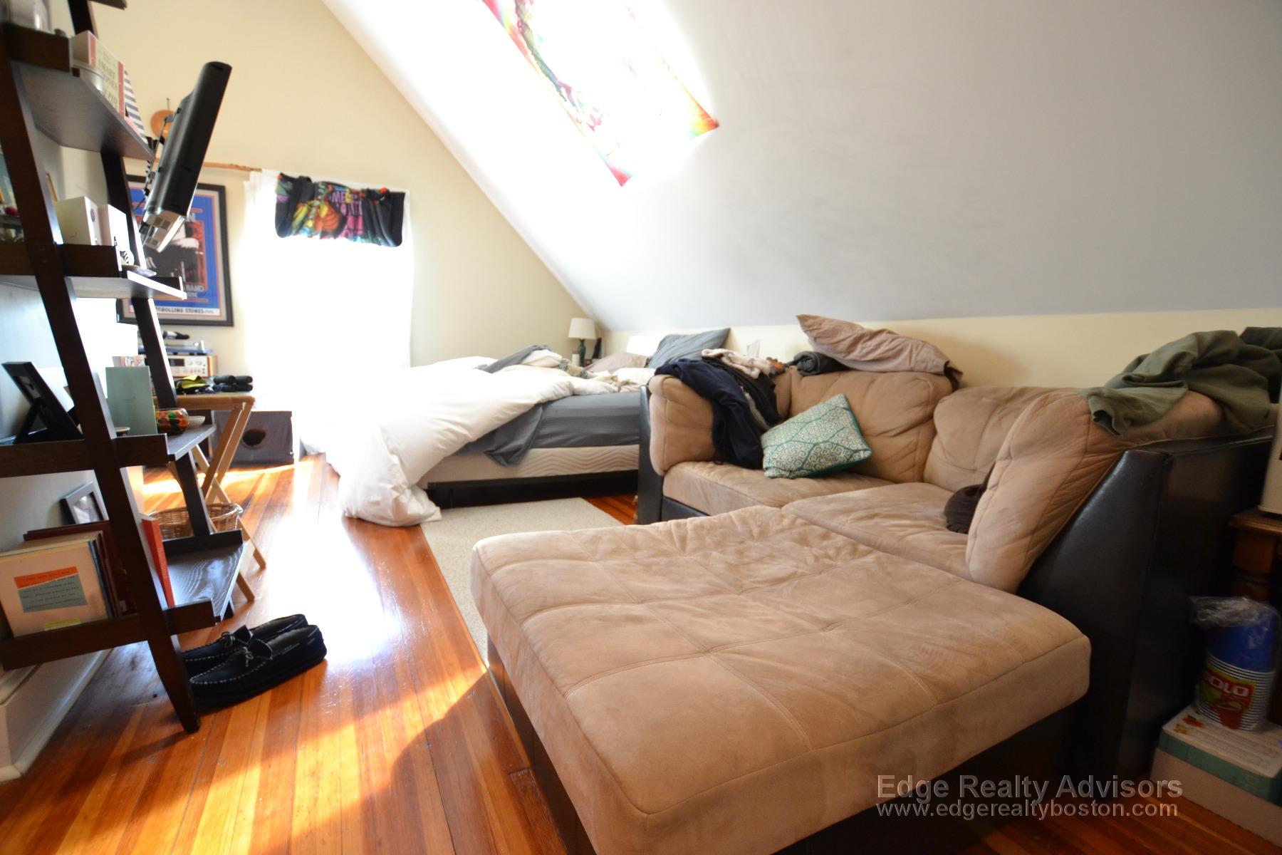 5 bed, 2 bath apartment for rent at 77 Leicester St Unit 2, Brighton — photo 15 of 15