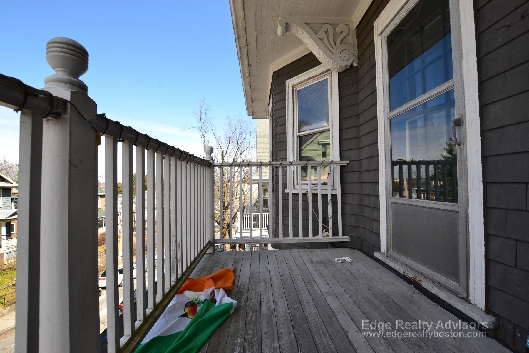 5 bed, 2 bath apartment for rent at 77 Leicester St Unit 2, Brighton — photo 8 of 15