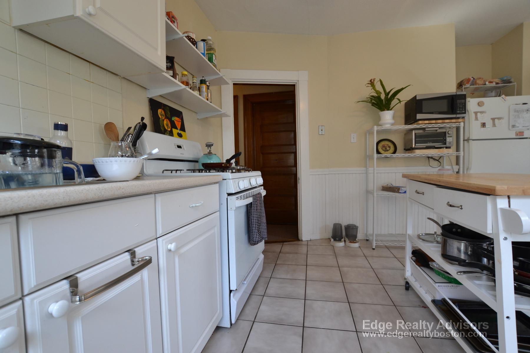 5 bed, 2 bath apartment for rent at 77 Leicester St Unit 2, Brighton — photo 1 of 15