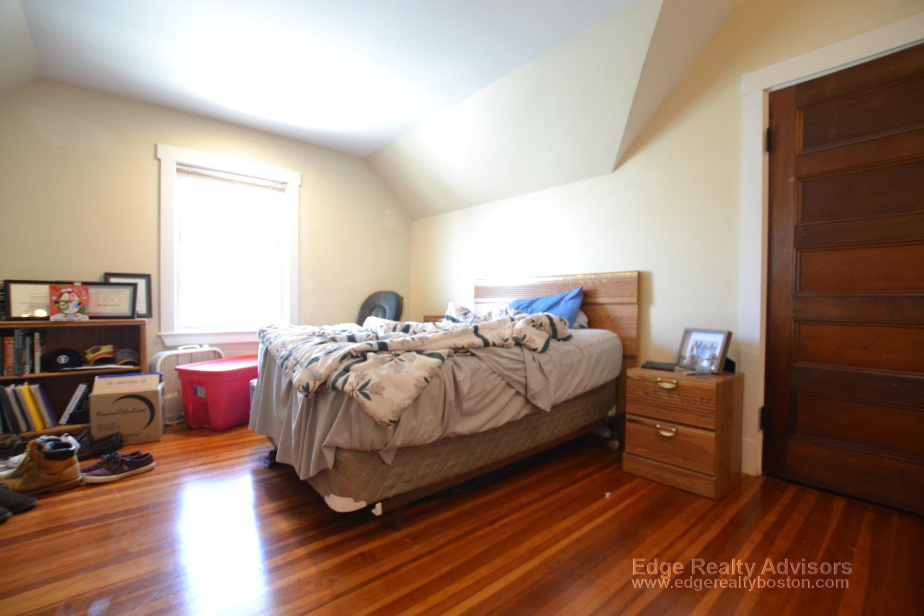5 bed, 2 bath apartment for rent at 77 Leicester St Unit 2, Brighton — photo 13 of 15