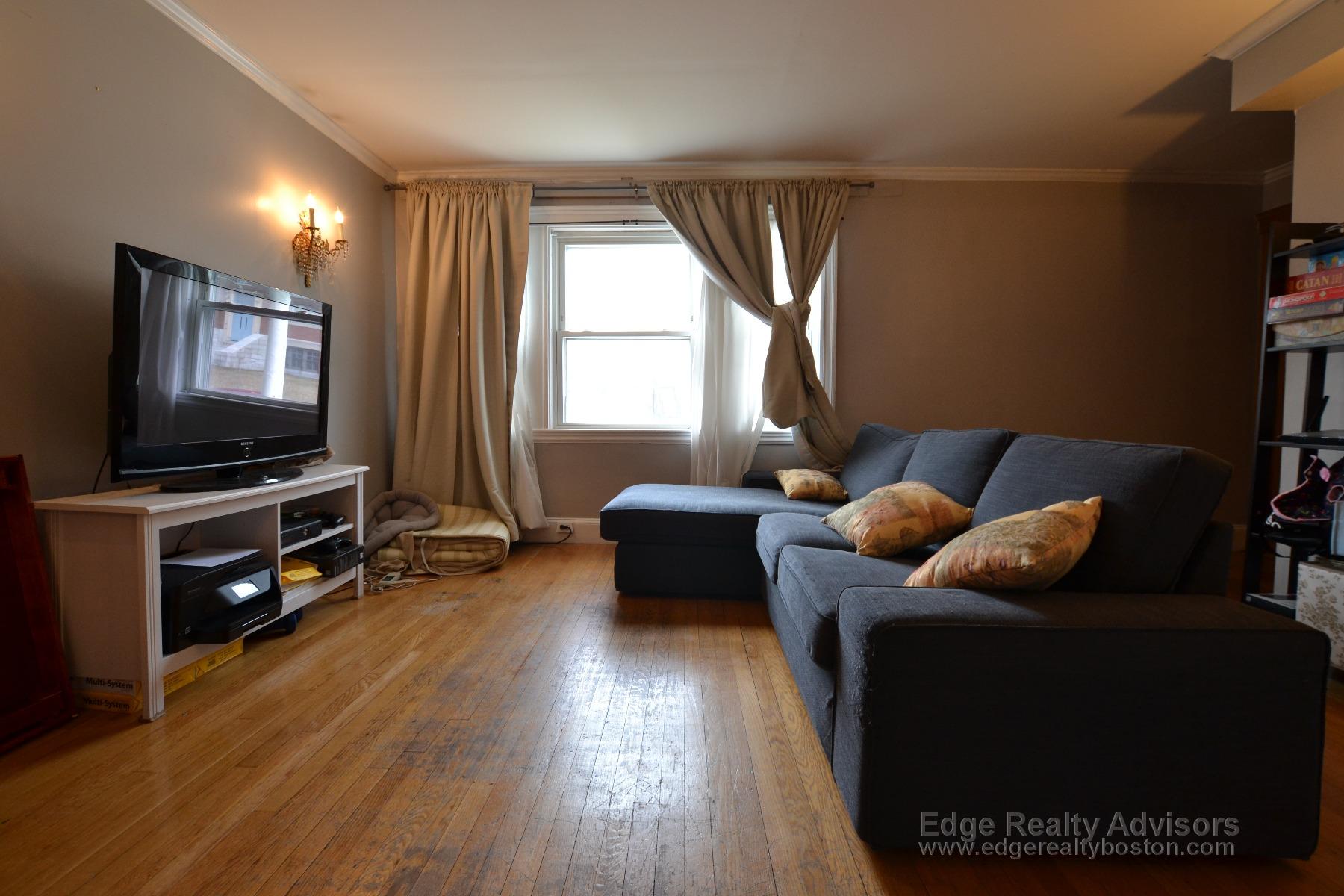 3 bed, 1 bath apartment for rent at 97 Oakland St Unit 1, Brighton — photo 4 of 7