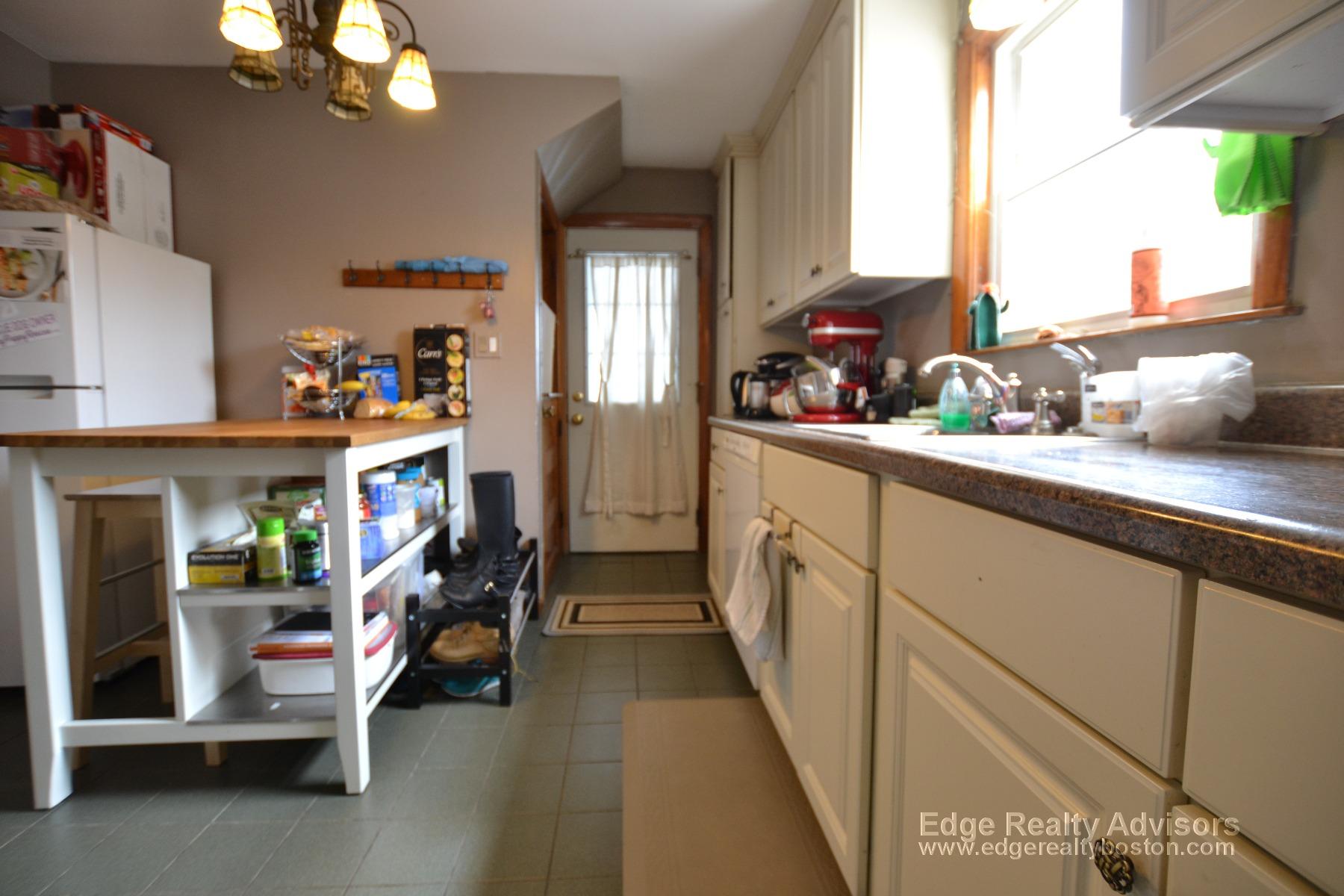 3 bed, 1 bath apartment for rent at 97 Oakland St Unit 1, Brighton
