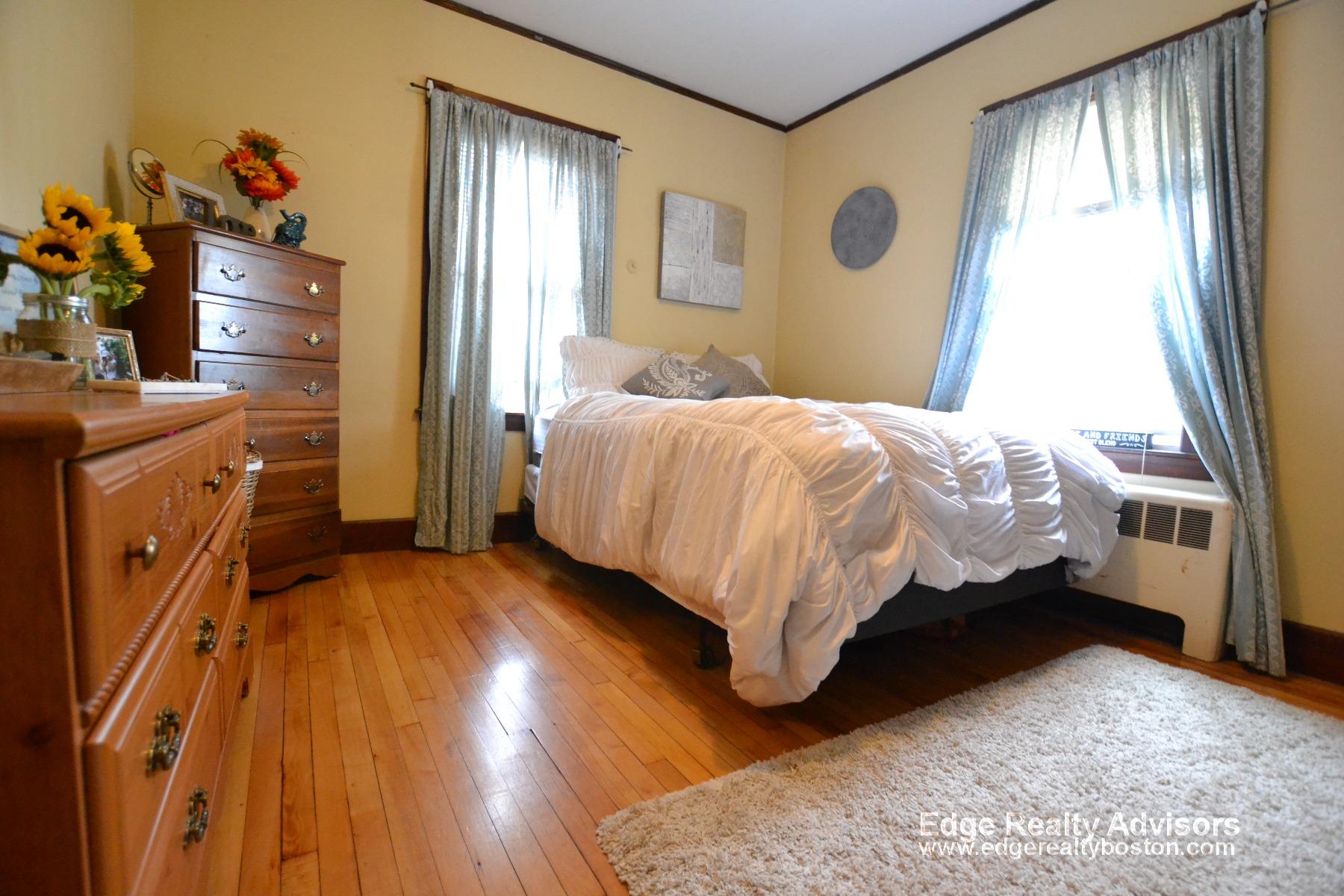 5 bed, 2 bath apartment for rent at 47 Hobson St Unit 2, Brighton — photo 4 of 15