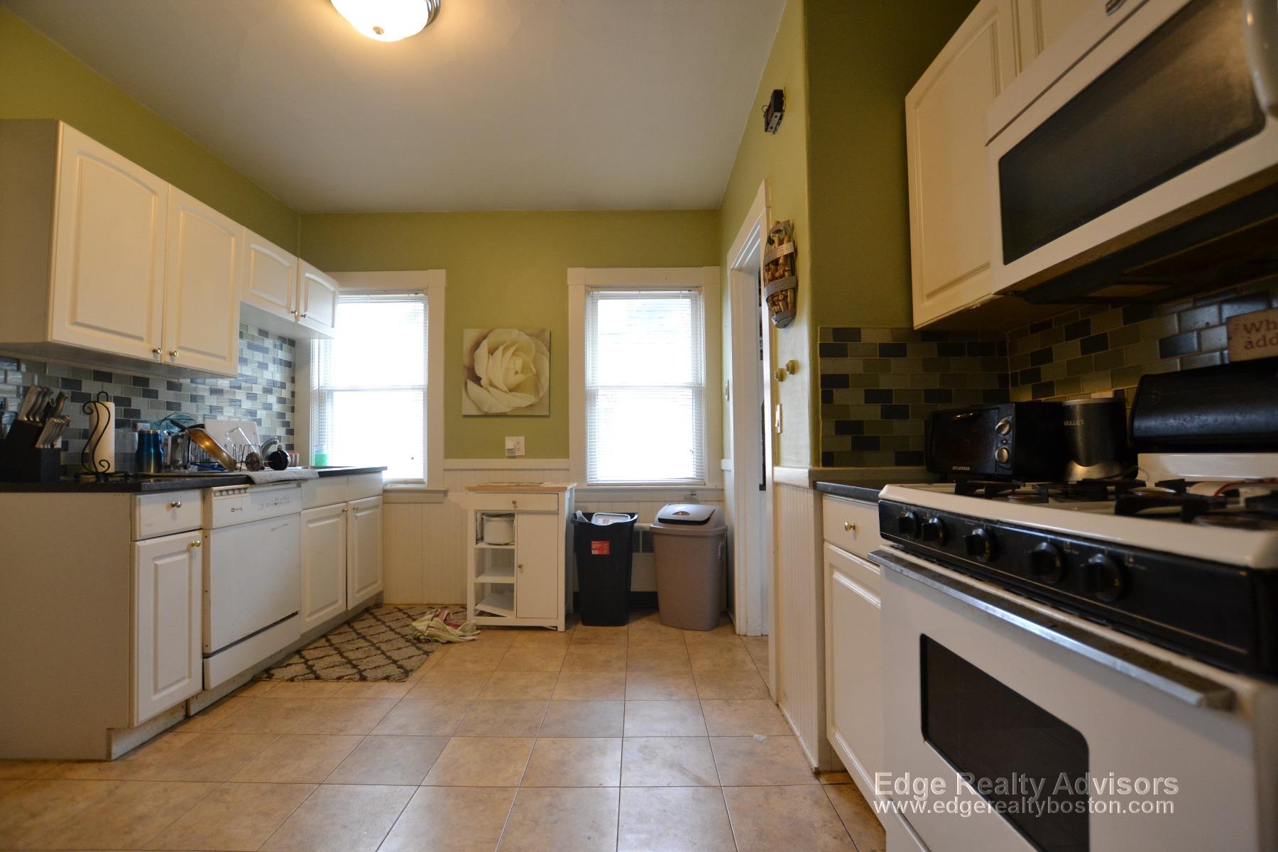 5 bed, 2 bath apartment for rent at 47 Hobson St Unit 2, Brighton — photo 2 of 15