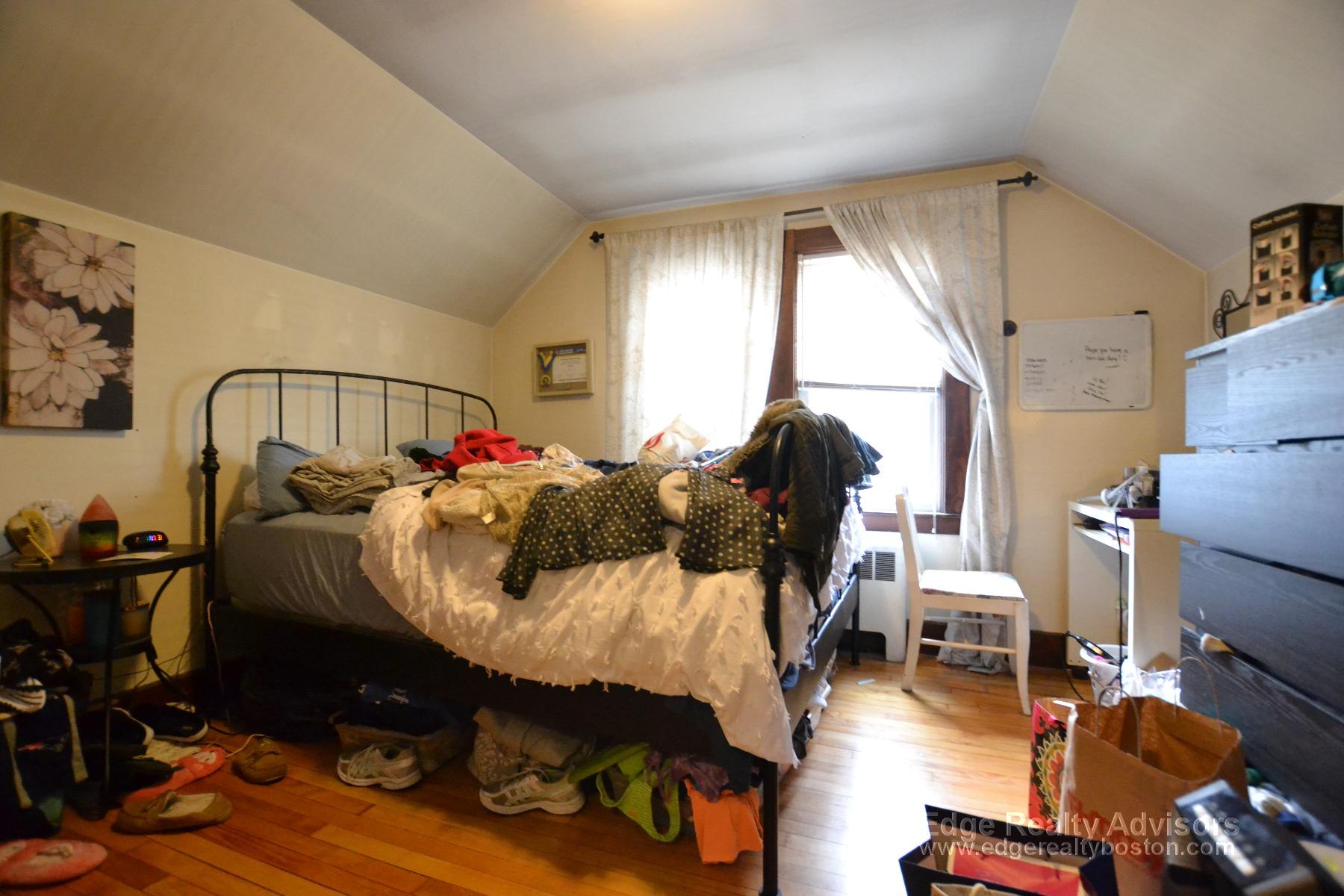 5 bed, 2 bath apartment for rent at 47 Hobson St Unit 2, Brighton — photo 9 of 15