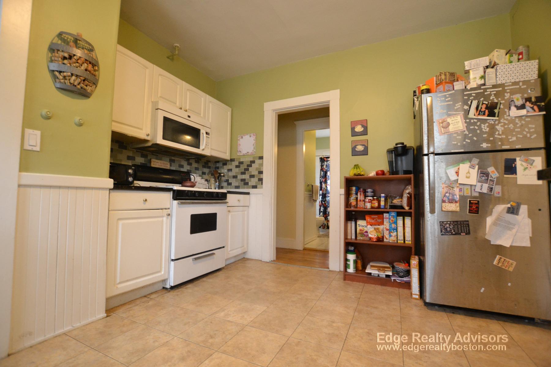 5 bed, 2 bath apartment for rent at 47 Hobson St Unit 2, Brighton — photo 1 of 15