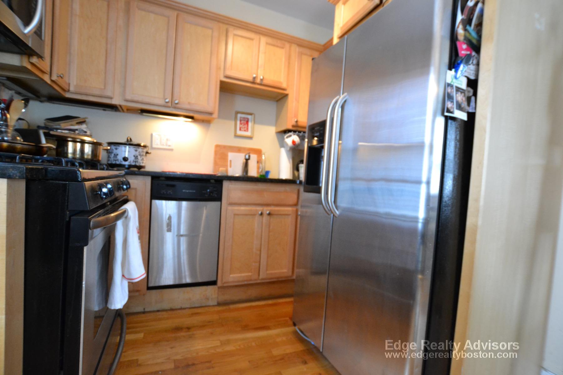 4 bed, 2 bath apartment for rent at 14 Eulita Ter Unit 2, Brighton — photo 4 of 11