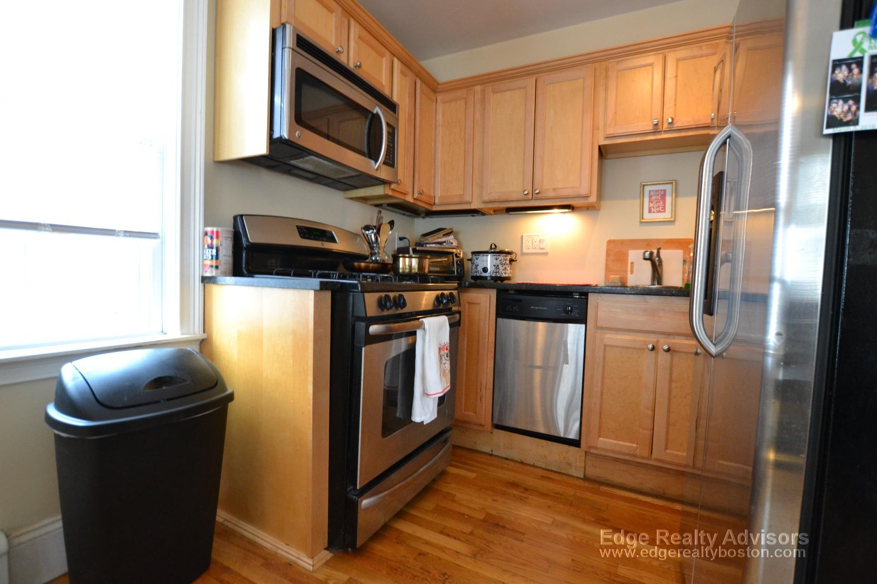 4 bed, 2 bath apartment for rent at 14 Eulita Ter Unit 2, Brighton — photo 3 of 11