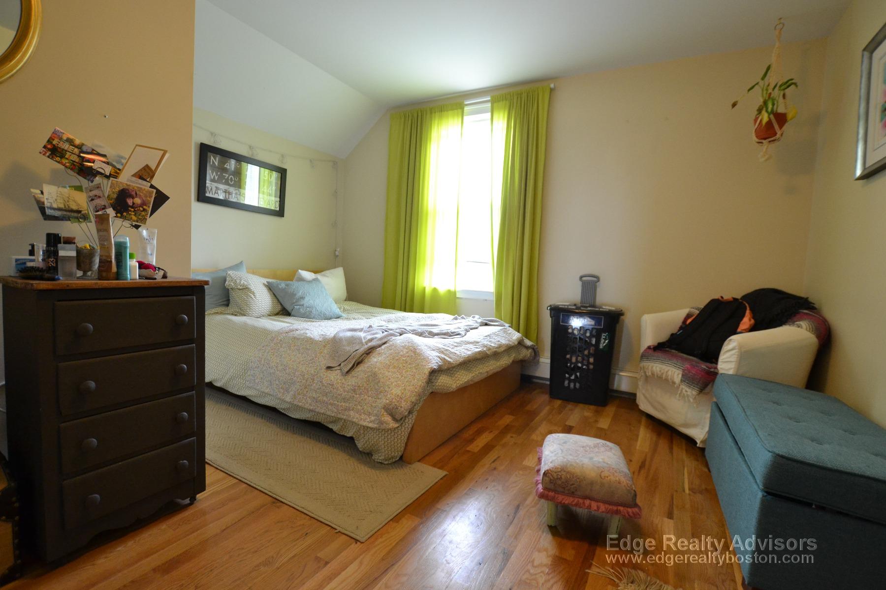 4 bed, 2 bath apartment for rent at 14 Eulita Ter Unit 2, Brighton — photo 6 of 11