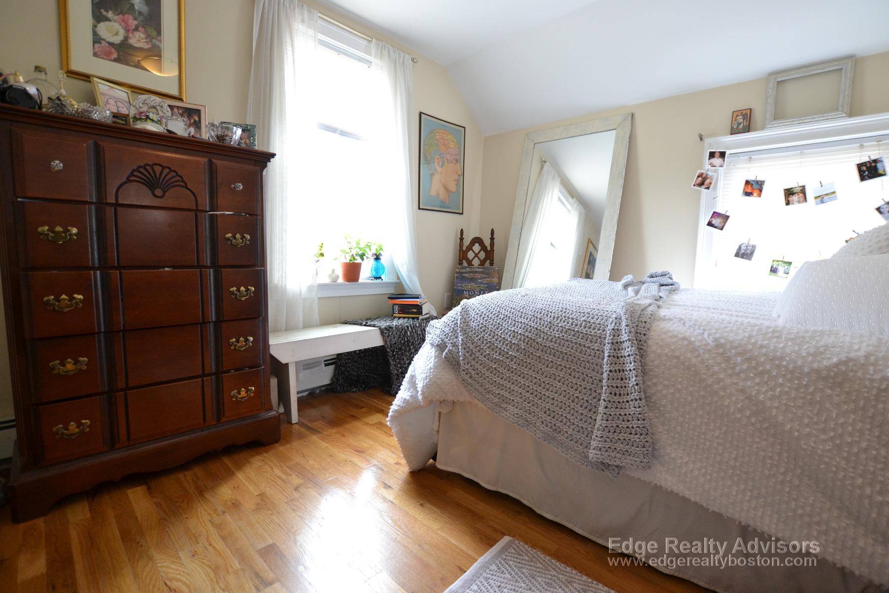 4 bed, 2 bath apartment for rent at 14 Eulita Ter Unit 2, Brighton — photo 5 of 11