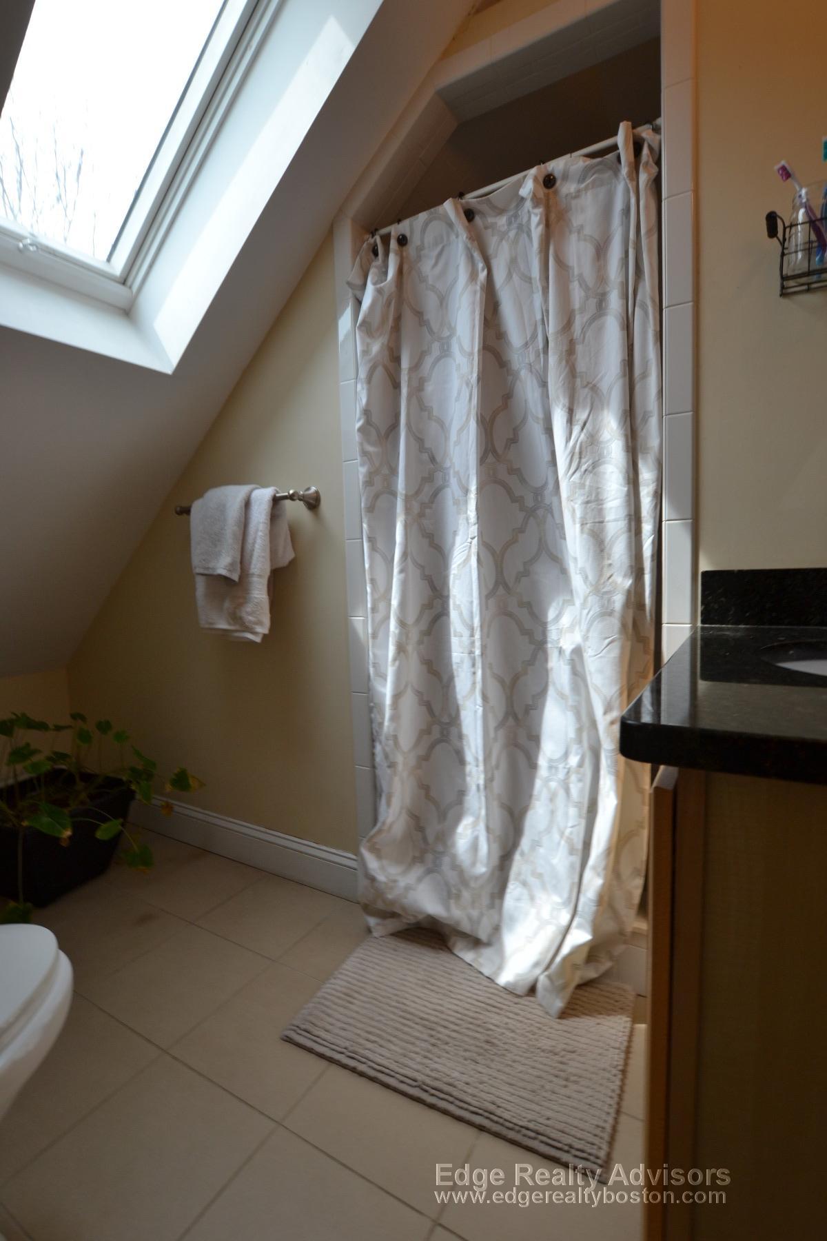 4 bed, 2 bath apartment for rent at 14 Eulita Ter Unit 2, Brighton — photo 9 of 11