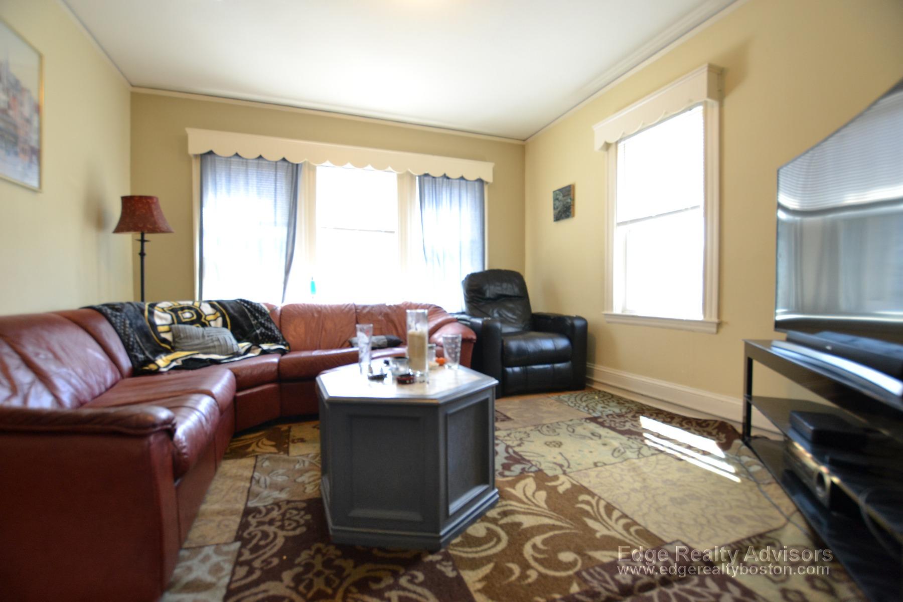 5 bed, 1 bath apartment for rent at 17 Bentley St Unit 2, Brighton — photo 3 of 14