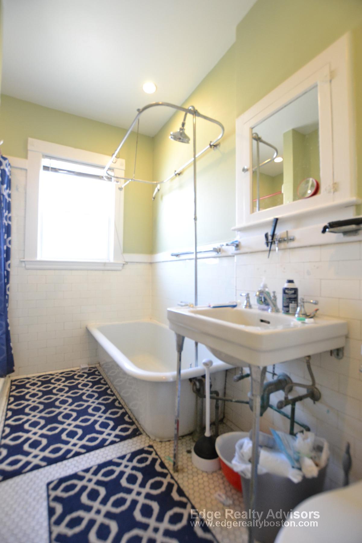 5 bed, 1 bath apartment for rent at 17 Bentley St Unit 2, Brighton — photo 7 of 14