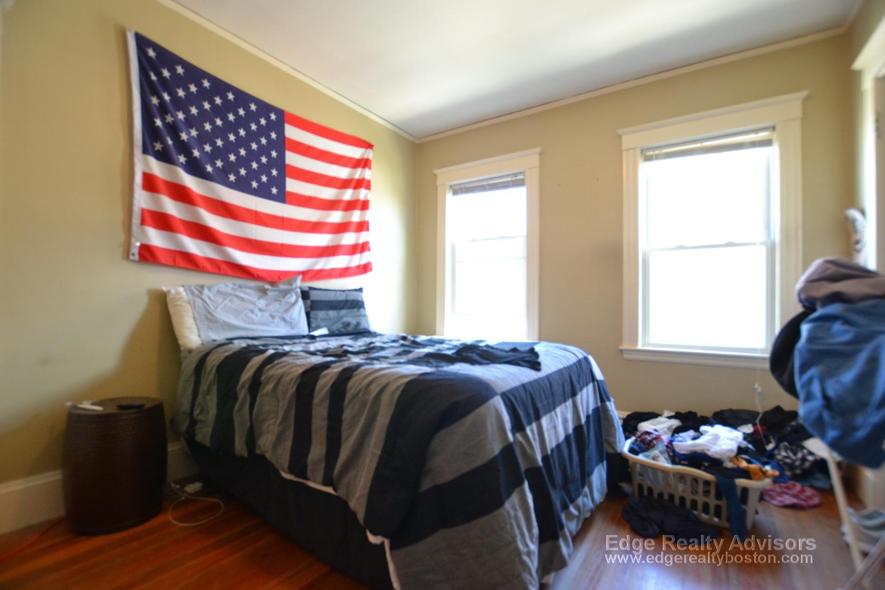 5 bed, 1 bath apartment for rent at 17 Bentley St Unit 2, Brighton — photo 9 of 14