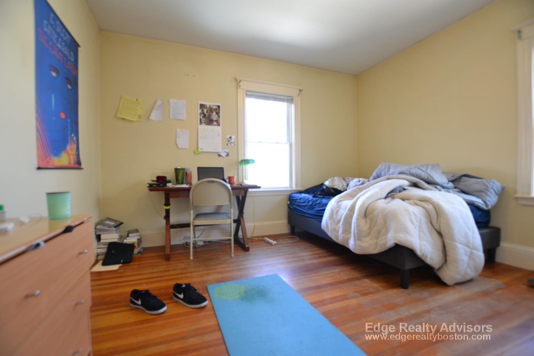 5 bed, 1 bath apartment for rent at 17 Bentley St Unit 2, Brighton — photo 8 of 14