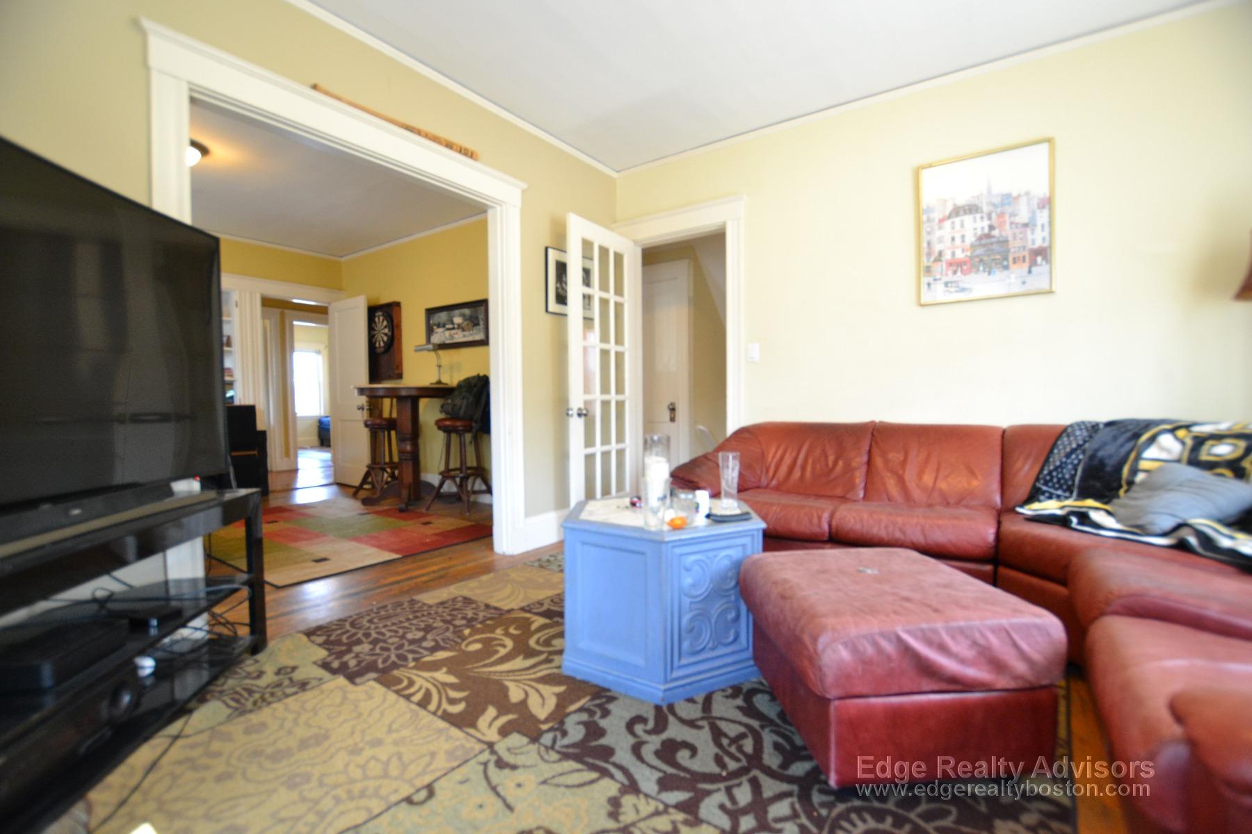 5 bed, 1 bath apartment for rent at 17 Bentley St Unit 2, Brighton — photo 4 of 14