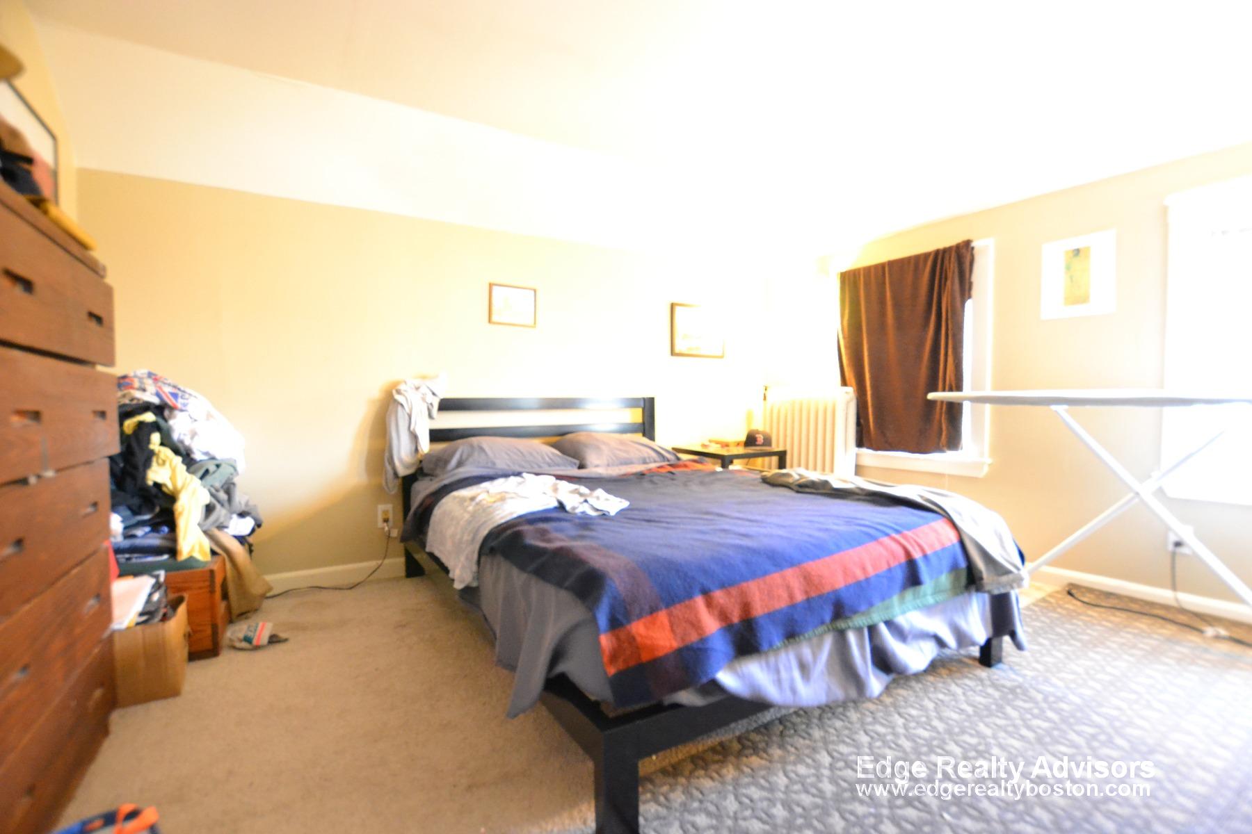 5 bed, 1 bath apartment for rent at 17 Bentley St Unit 2, Brighton — photo 11 of 14