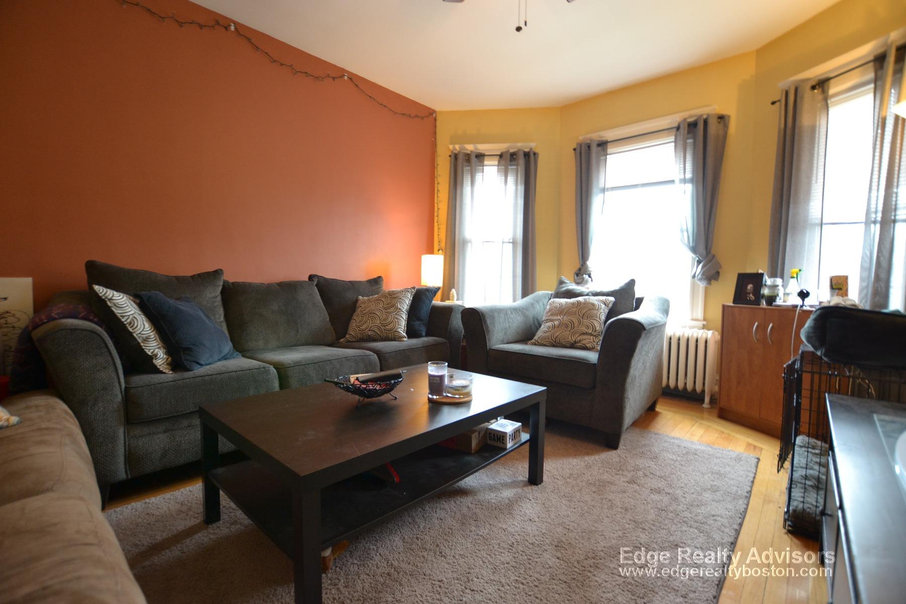 4 bed, 2 bath apartment for rent at 27 Justin Rd Unit 2, Brighton — photo 3 of 12