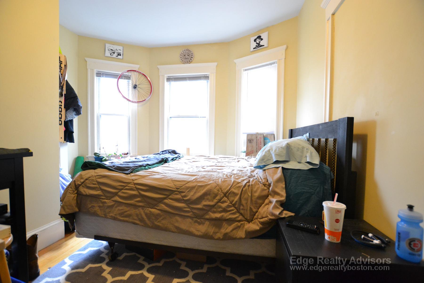 4 bed, 2 bath apartment for rent at 27 Justin Rd Unit 2, Brighton — photo 5 of 12