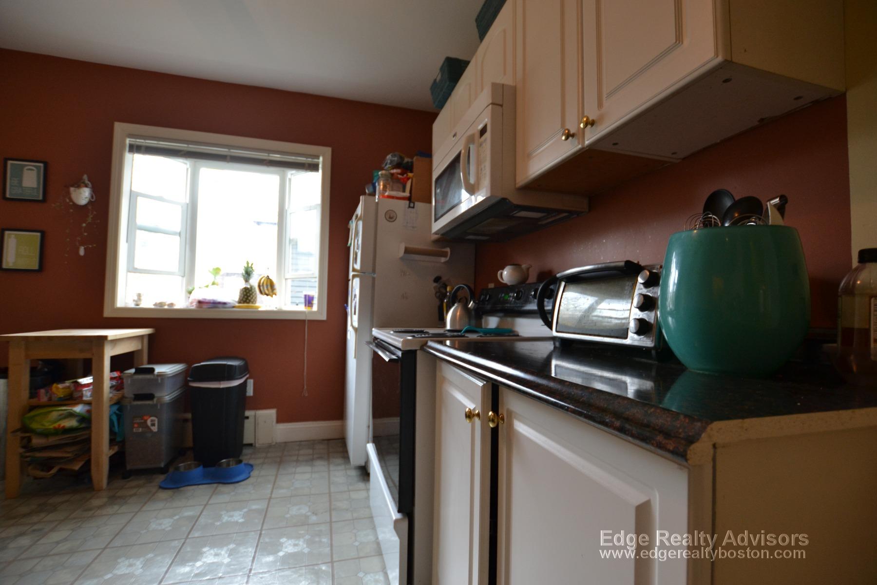 4 bed, 2 bath apartment for rent at 27 Justin Rd Unit 2, Brighton — photo 2 of 12