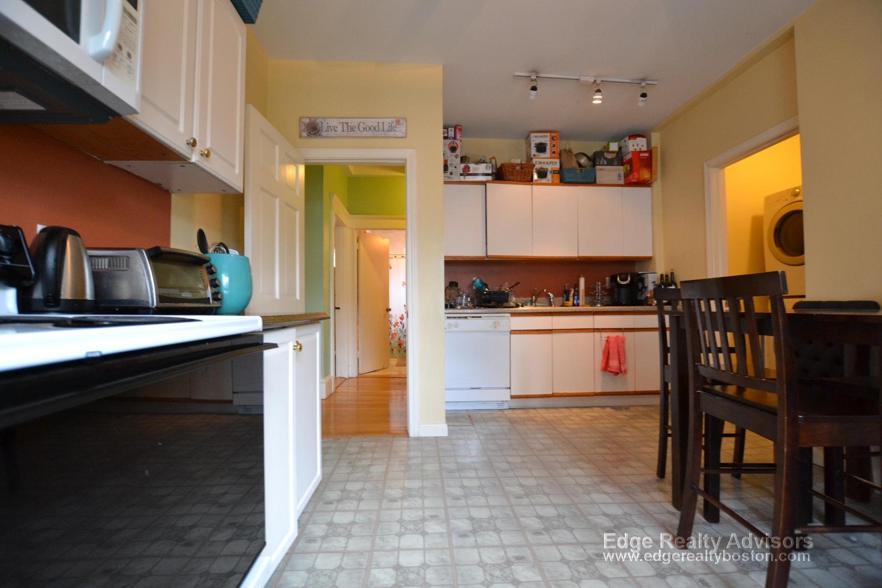 4 bed, 2 bath apartment for rent at 27 Justin Rd Unit 2, Brighton — photo 11 of 12