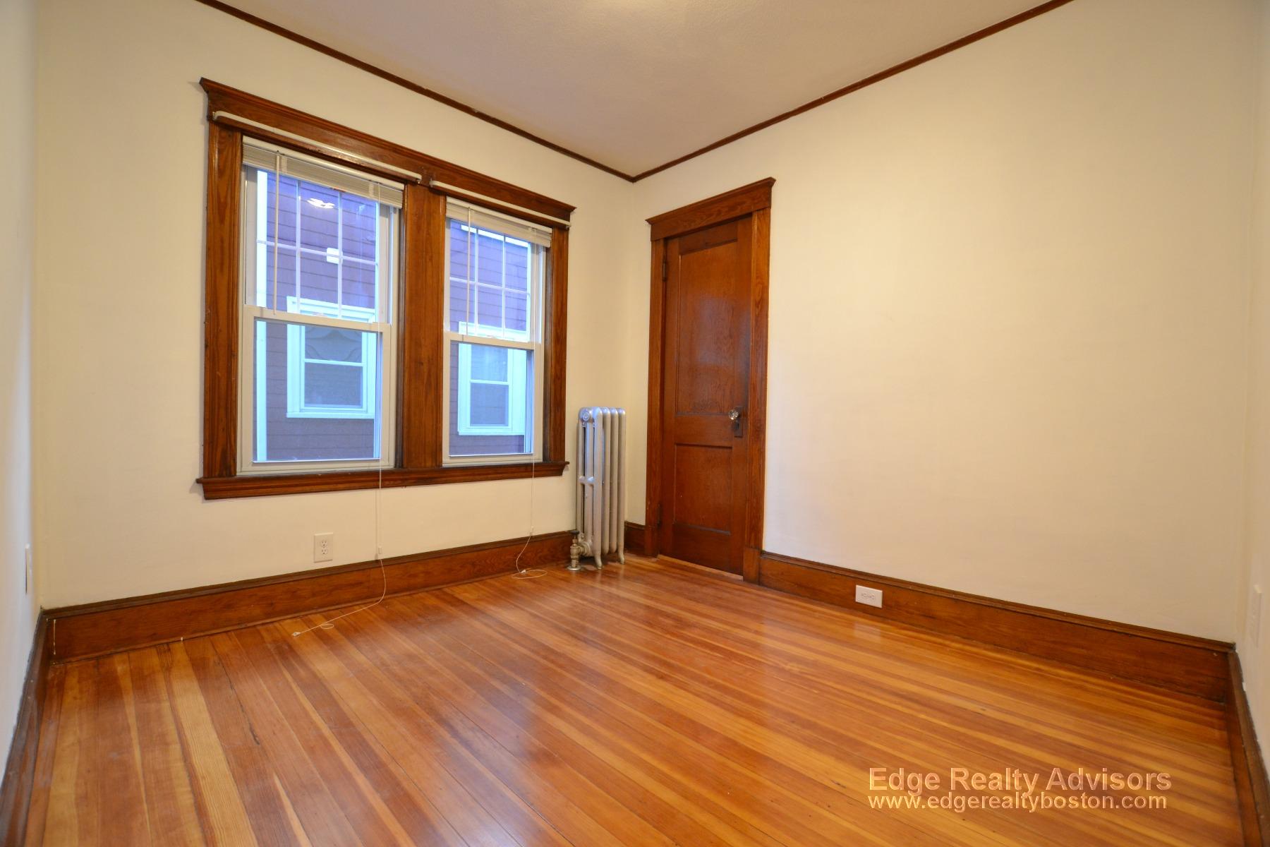3 bed, 1 bath apartment for rent at 242 Lake St Unit 1, Brighton — photo 10 of 12