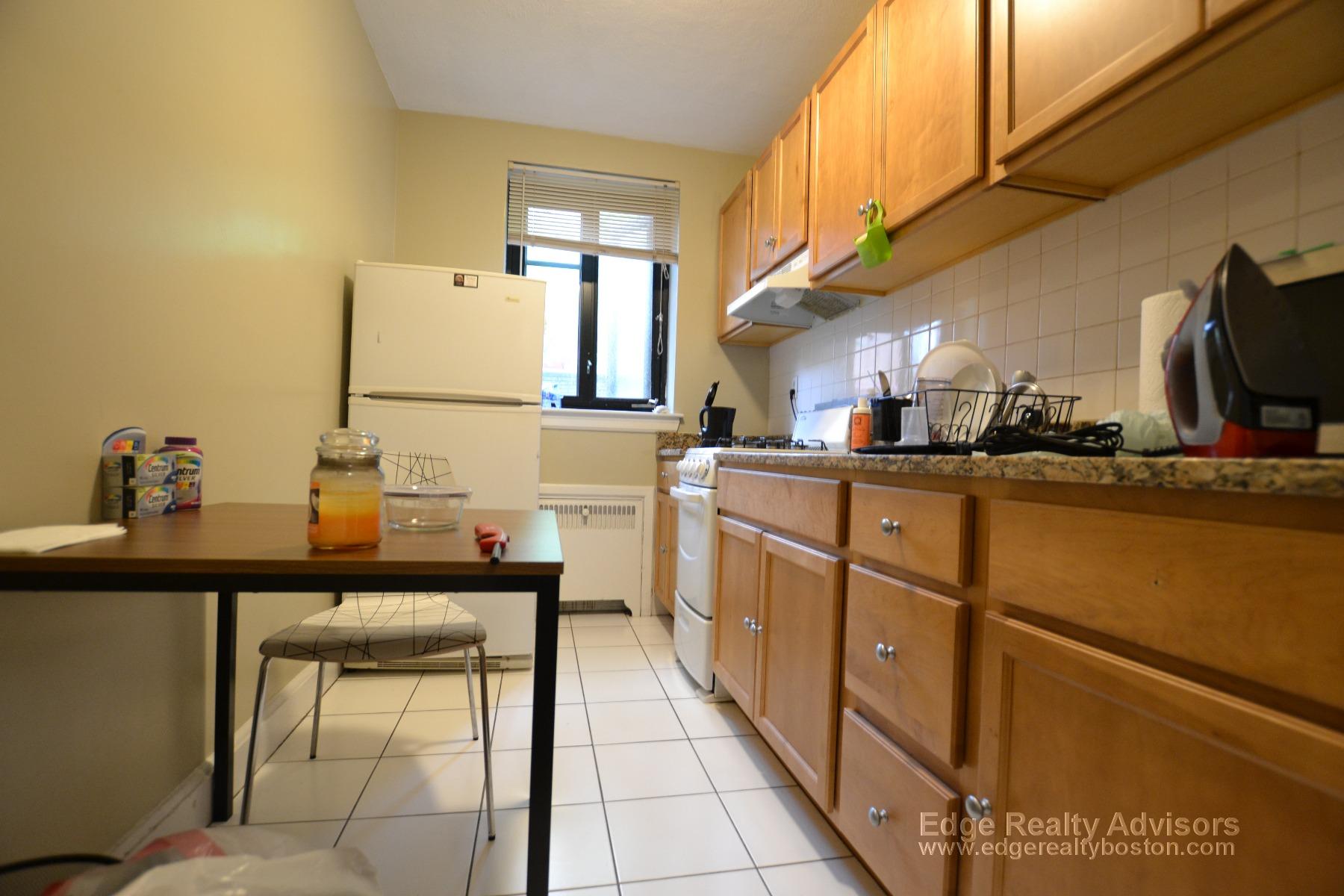 Studio bed, 1 bath apartment for rent at 69 Strathmore Rd Unit 21, Brighton — photo 2 of 4