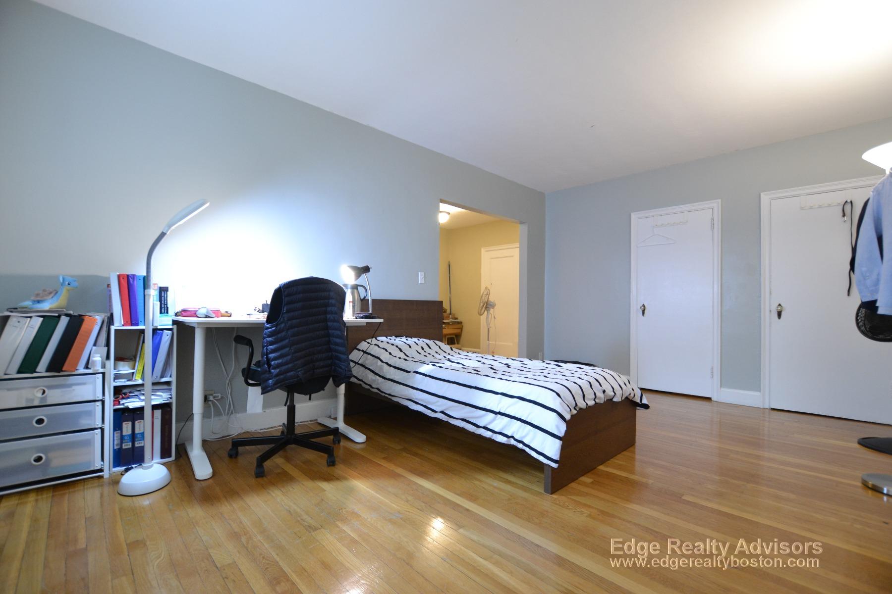 Studio bed, 1 bath apartment for rent at 69 Strathmore Rd Unit 21, Brighton — photo 3 of 4
