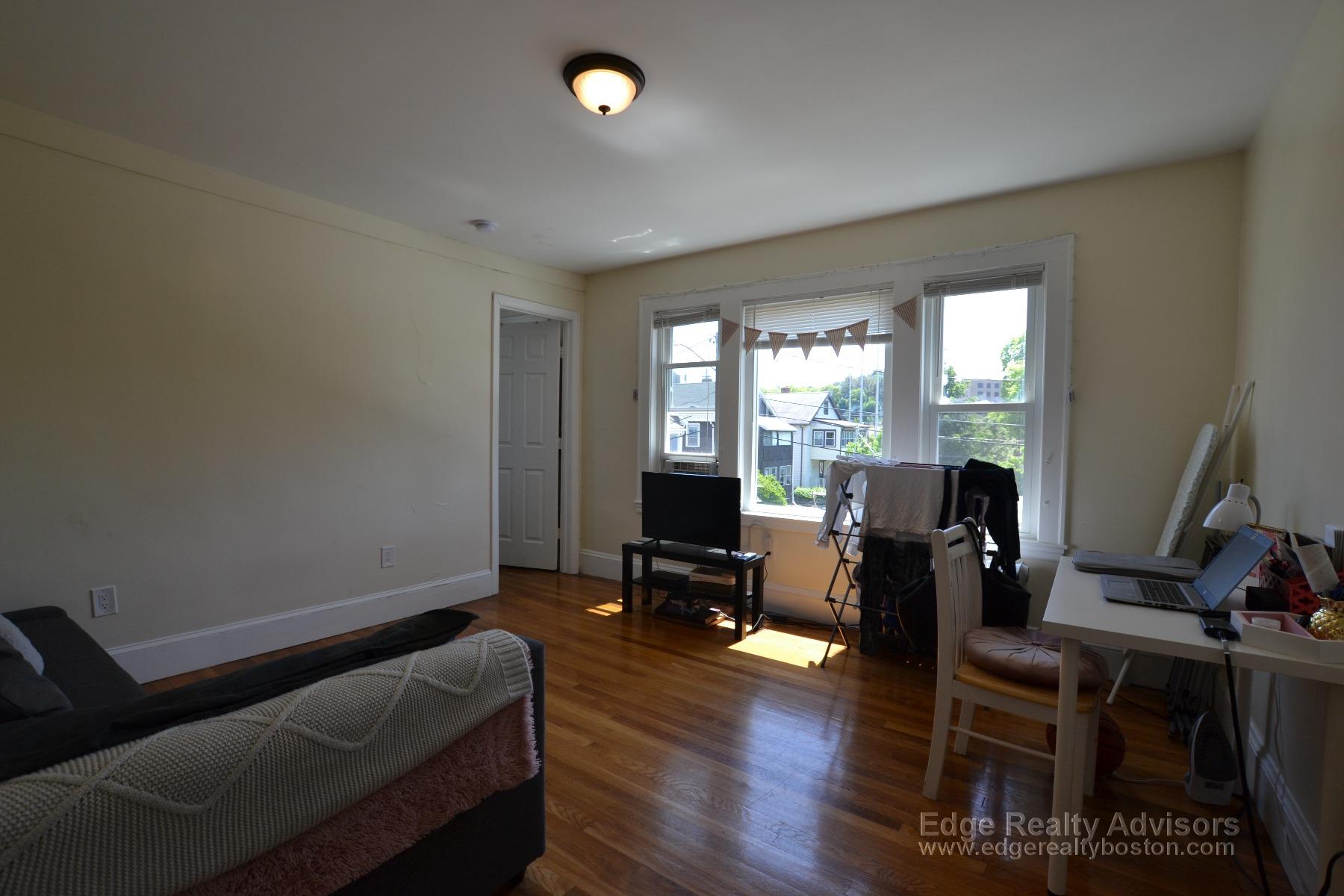 5 bed, 2 bath apartment for rent at 6 Cenacle Rd, Brighton — photo 7 of 11