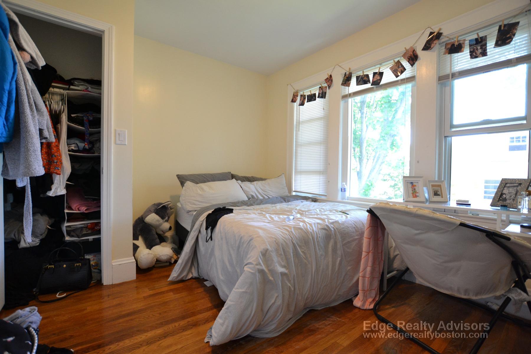 5 bed, 2 bath apartment for rent at 6 Cenacle Rd, Brighton — photo 11 of 11