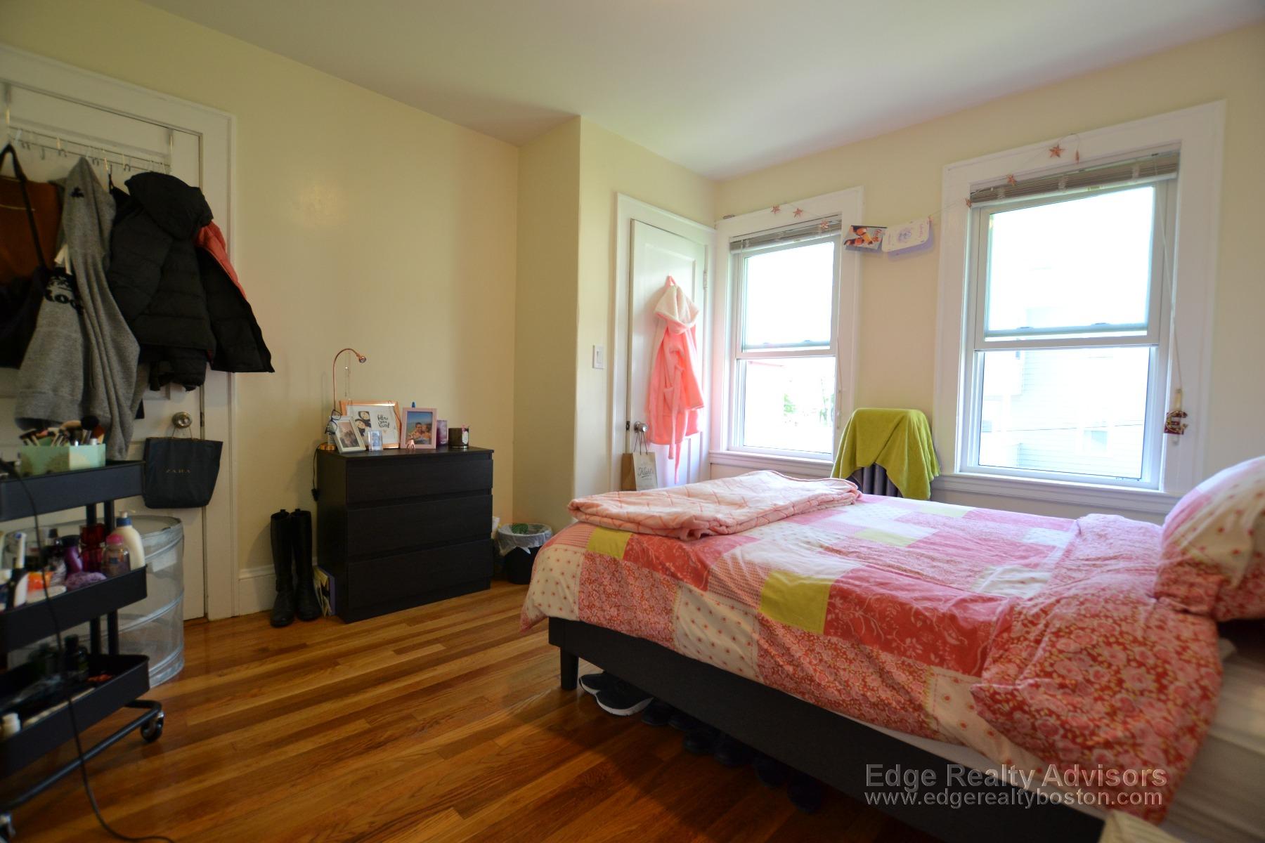 5 bed, 2 bath apartment for rent at 6 Cenacle Rd, Brighton — photo 8 of 11