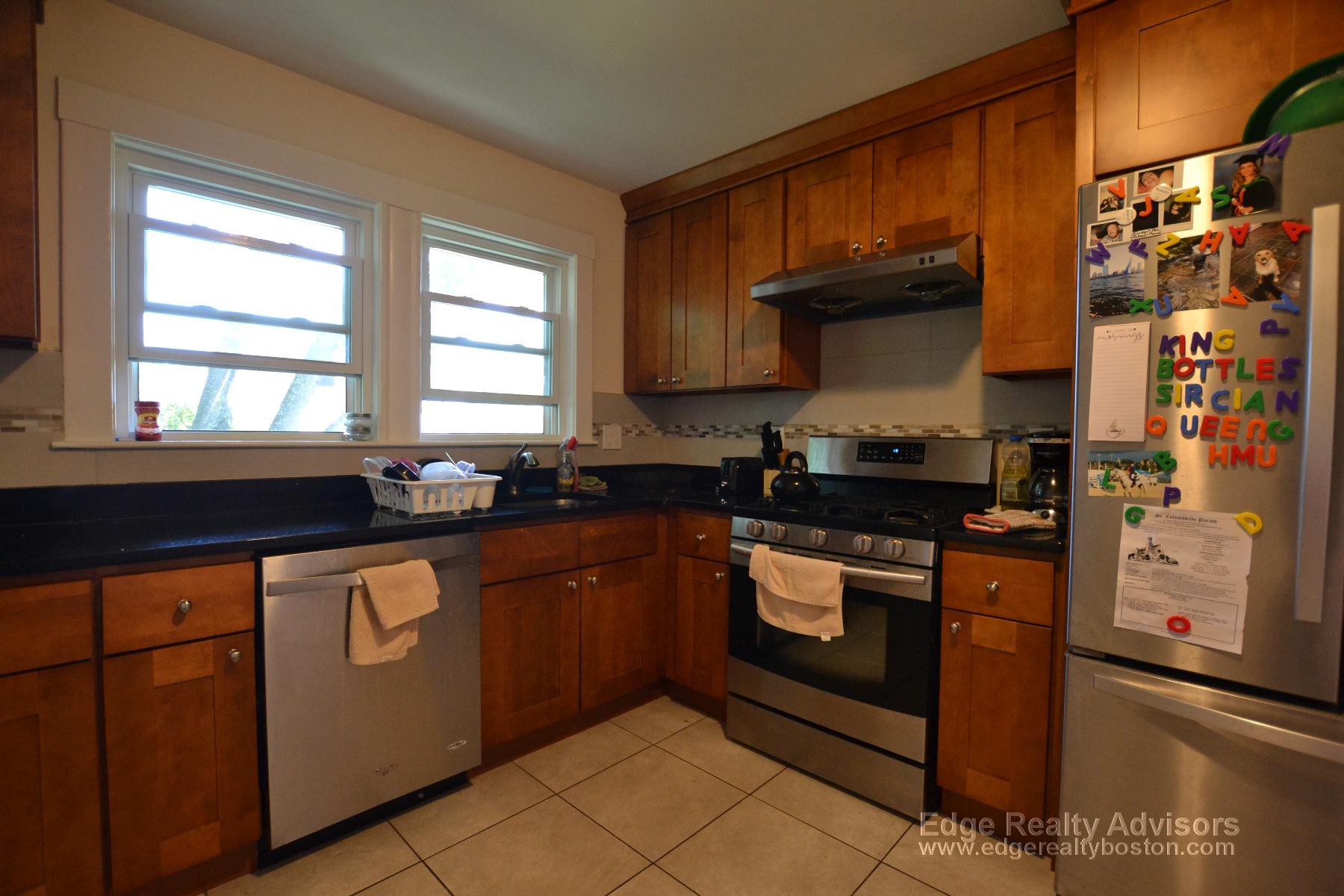 5 bed, 2 bath apartment for rent at 6 Cenacle Rd, Brighton — photo 5 of 11