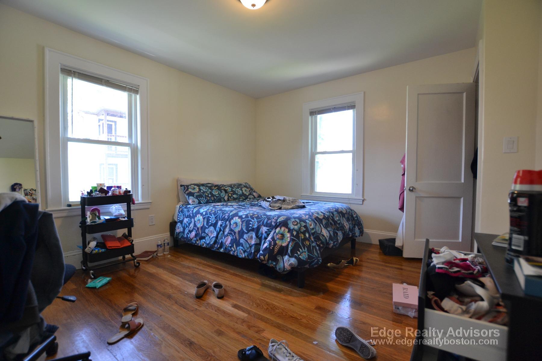 5 bed, 2 bath apartment for rent at 6 Cenacle Rd, Brighton — photo 9 of 11