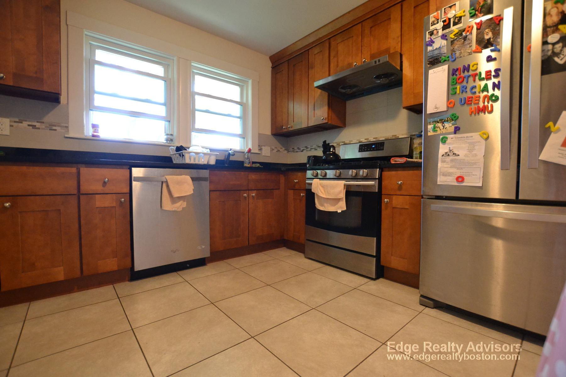 5 bed, 2 bath apartment for rent at 6 Cenacle Rd, Brighton — photo 2 of 11