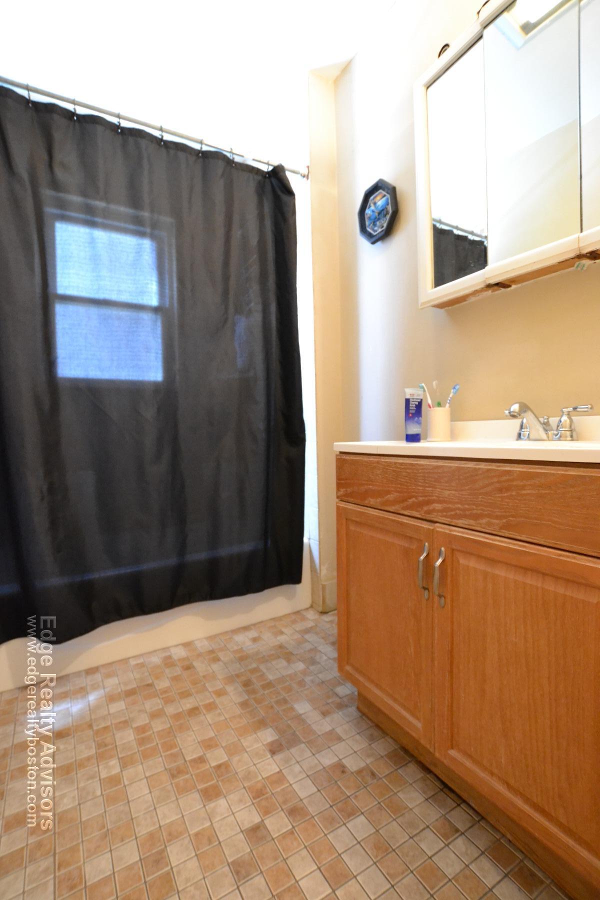 3 bed, 1 bath apartment for rent at 3 Boulevard Ter Unit 1, Brighton — photo 7 of 8
