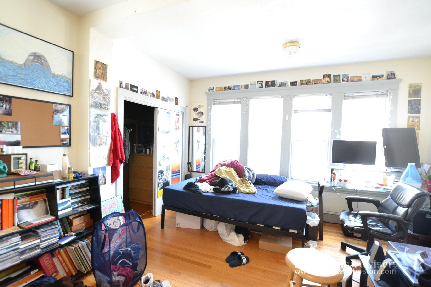3 bed, 1 bath apartment for rent at 3 Boulevard Ter Unit 1, Brighton — photo 6 of 8