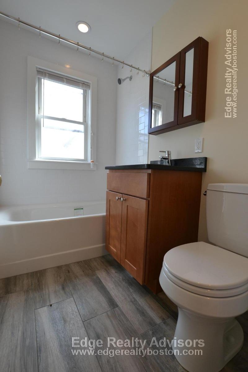 4 bed, 2 bath apartment for rent at 24 Claymoss Rd Unit 1, Brighton — photo 3 of 12